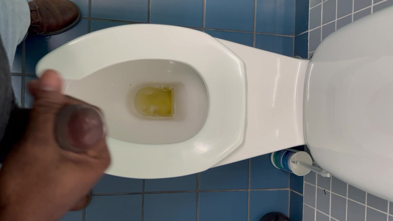 Jamaican Cock: Honění v kancelářské koupelně