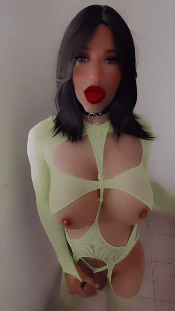 Sissy Slut Brianna: In ginocchio, tesoro, voglio che tu senta il peso del...