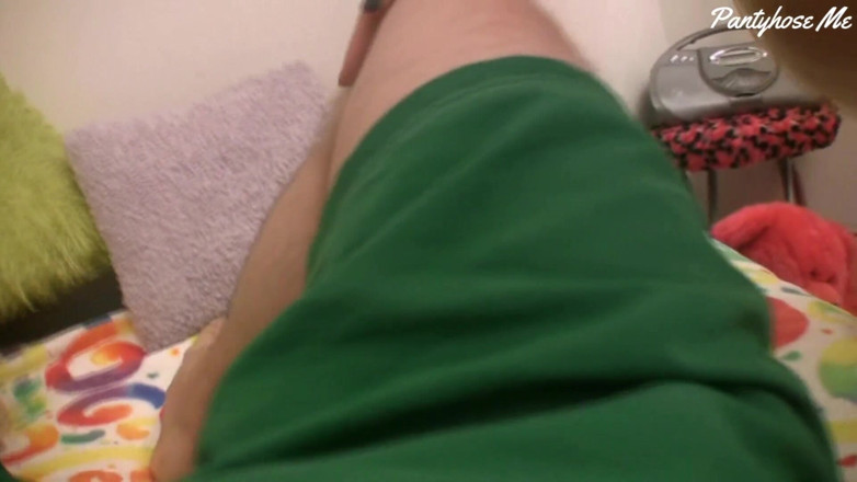 Pantyhose me porn videos: Krásná brunetka Jenny Welch Suchá chlápek ve žlutých punčochách