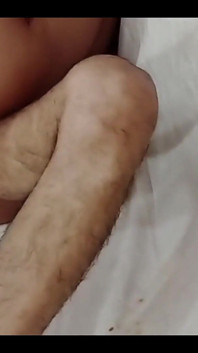 Hintli netu kovboy kız pozisyonunda ona binerken büyük götü kucağında zıplıyor ile anal seks hissini sevdi