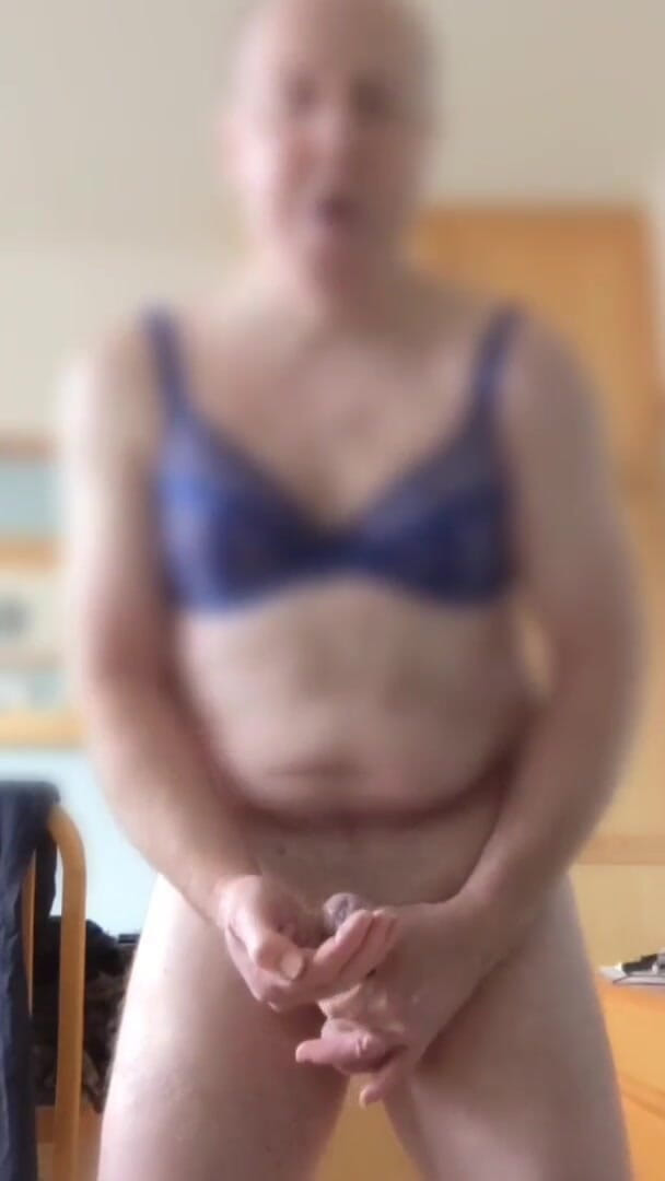 Bellhead: One minute bra time fun