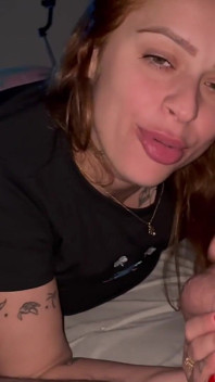 POV - สาวผมแดงพูดถึงสาวร่าน, แตกในอมควยและดื่มนมในปากเธอ