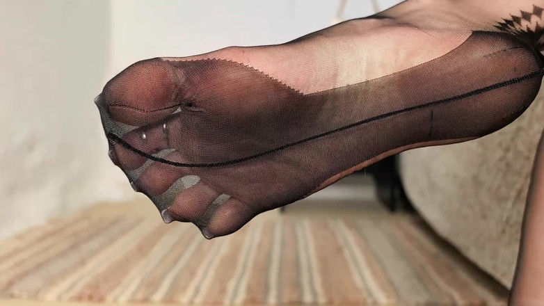 Goddess Lena: Pieds en nylon &amp; talons extrêmes