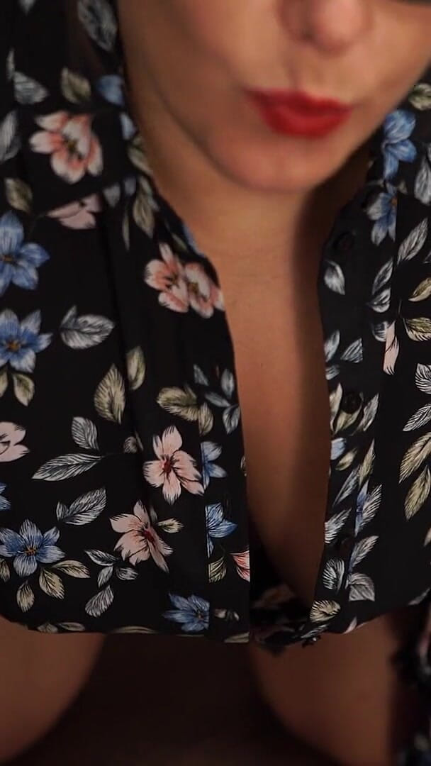 DownblouseJerk: Ashley rider - braless tutor - wichsanleitung
