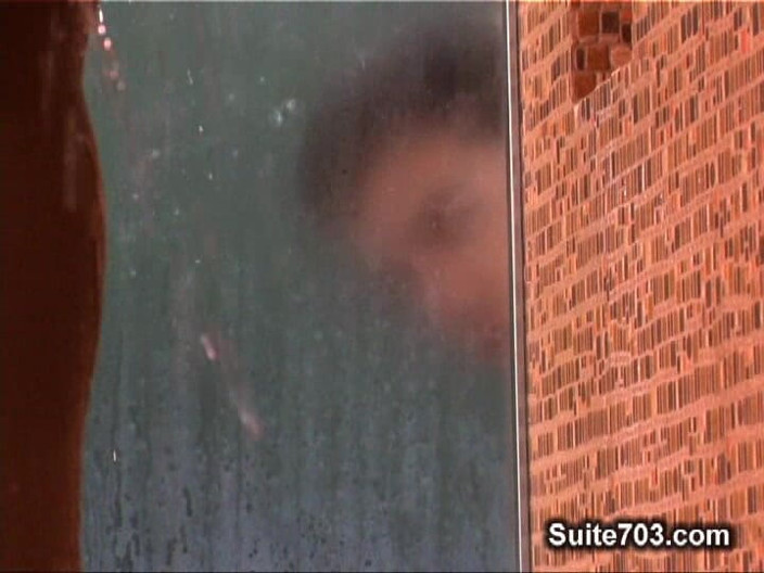 Suite 703: Jude Collin dan Lucas Knowles