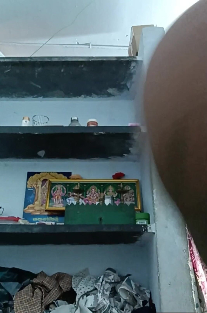 Jayaselvi: Hintli teyze görüntülü görüşmede pembe amcığını gösteriyor