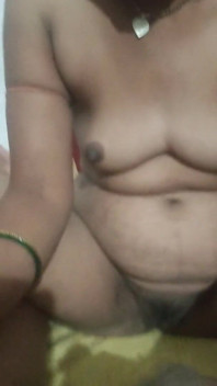 Ho messo il mio cazzo desi nella bocca di Sonam Bhabhi e ho sceso tutto lo sperma nella bocca di Bhabhi oggi