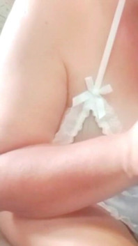 Olgun Büyükannenin Sıkı Vajinasında Kocaman Dildo