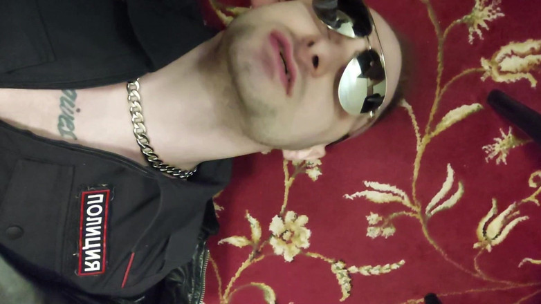 KinkySirius: 두 명의 경찰관이 체포, 지배, 이탈의 롤플레잉 게임을 벌였습니다