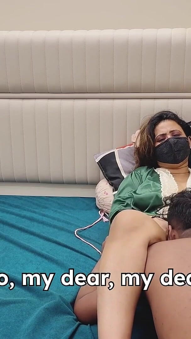 IndianMyra07: Shoaib și mama lui vitregă sexy (cu subtitrări în engleză)