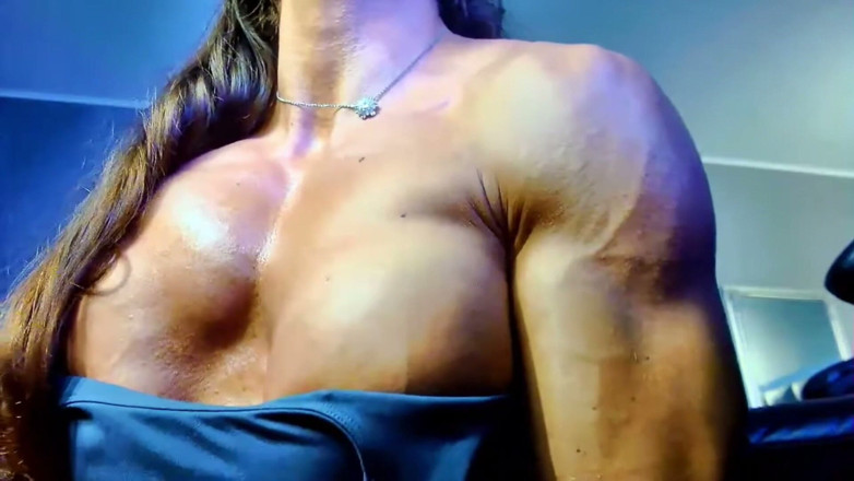 Alesyamuscledoll: Most Muscular Chest