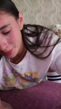 Blowjob cepat membuatkannya pancut dalam beberapa minit