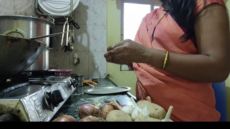 Mumbai Ashu: Um garoto com duas menina, Mumbai Ashu Champa e Raja