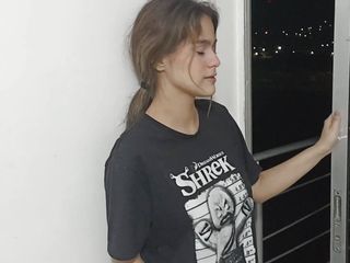 Natashaxxx: Pieprzę przyrodnią siostrę na balkonie z pięknym widokiem