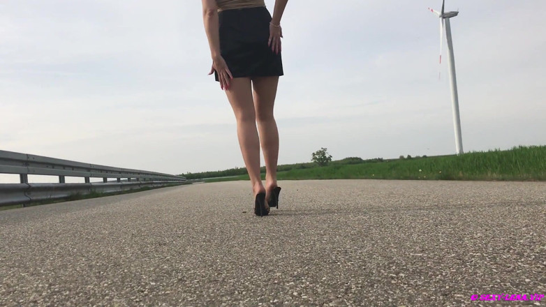 Goddess Lena: 노새와 팬티 스타킹 산책