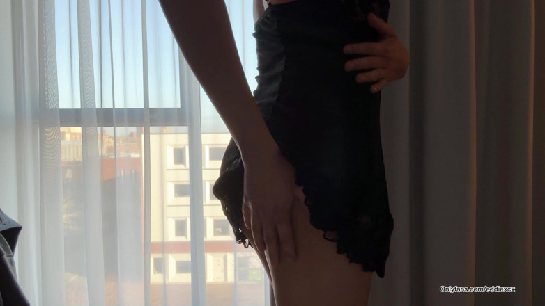 eddiexcxc: Linda Femboy kaimre ke saamne apni gand hilaati hai