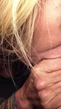 Büyük memeli gerçek Avustralyalı orta yaşlı seksi kadın genç zenci yarağını seviyor!
