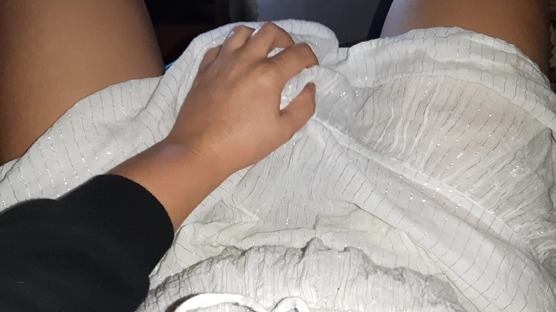 Lesbian-illusion: 私のガールフレンドは、恥ずかしがり屋ですが、私の猫を上手に巧みに扱います - レズビアン錯覚