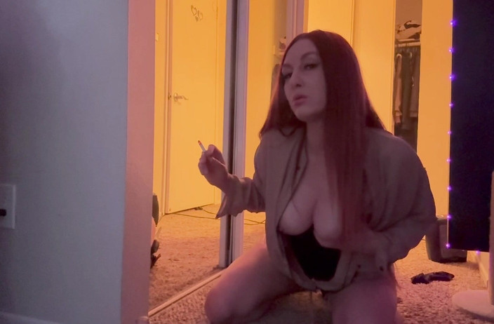 Artemisia Love: 하이힐을 신고 거울 앞에서 담배를 피우는 것을 좋아하는 이탈리아 Mifl Artemisia