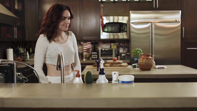 SweetheartVideo: Babysitter lesbiche 17 scena 1 si siedono sulla sua faccia