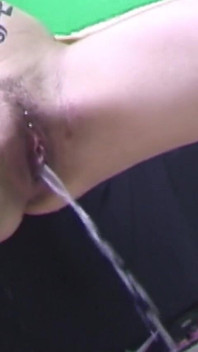 美しいマンコ放尿