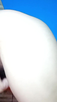 Milf latina brinca com sua enorme buceta peluda em estilo cachorrinho