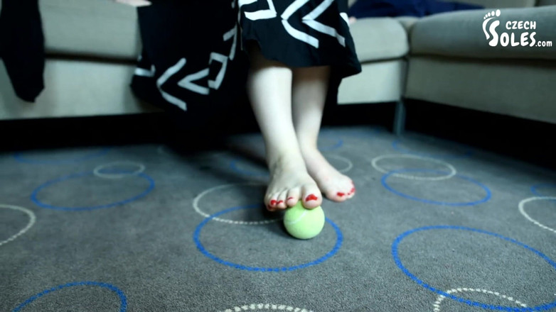 Czech Soles - foot fetish content: Niesamowite gołe stopy niegrzecznej młodej dziewczyny!