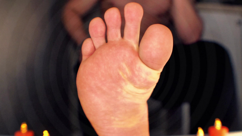 CashmasterAngel: Terobsesi berada di bawah kaki majikan