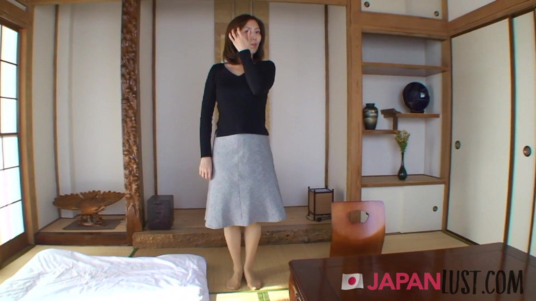 Japan Lust Gold: İnce Japon genç erkek avcısının yarak için ıslak bir deliği var