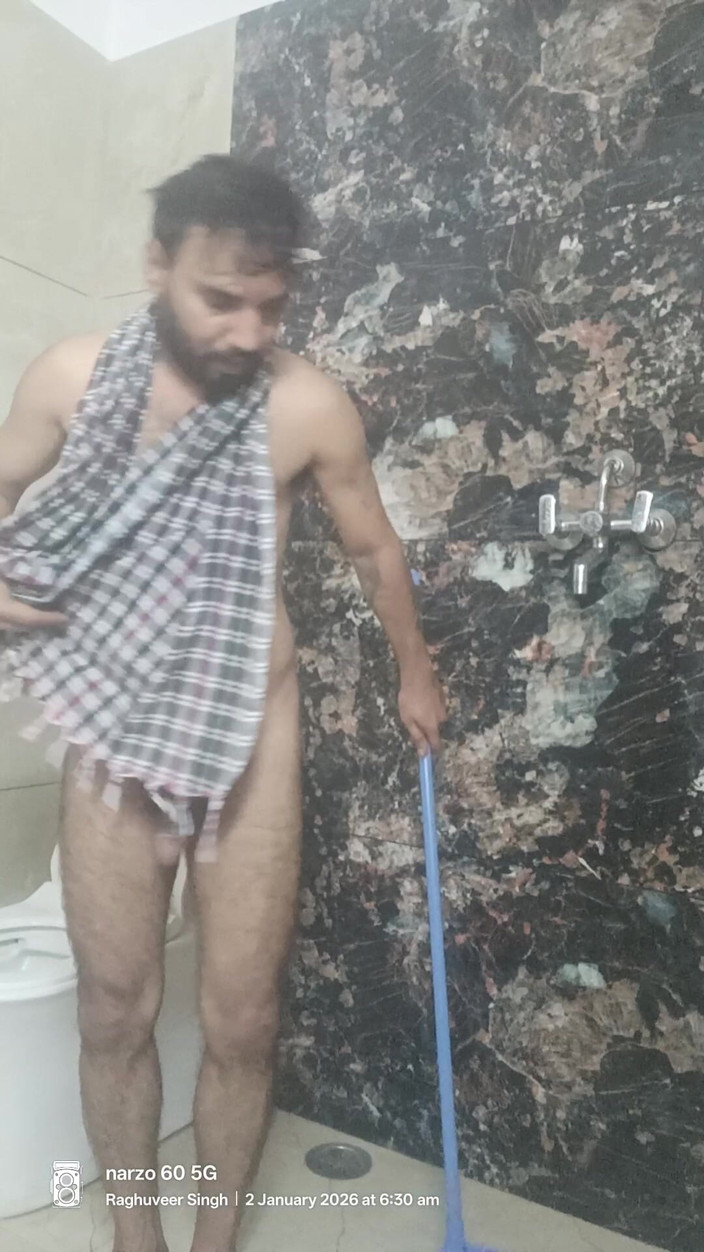 Rajasthani-old-lover: Индийский мужчина дези наслаждается душем и шоу мастурбации с соседским полицейским отчимом пакистанского отчима, учителя армии