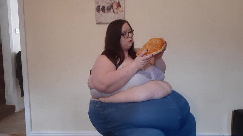 SSBBWLadyBrads: SSBBW pizza stuffing on office chair