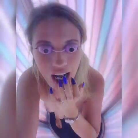 Erotic Tanya: Bronz yatakta yaramaz genç kız