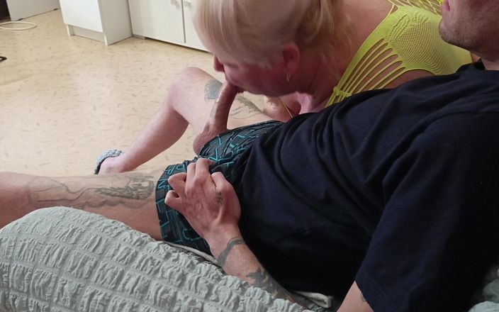 Zona901: Iubita cu gât adânc suge pula și înghite o spermă groasă