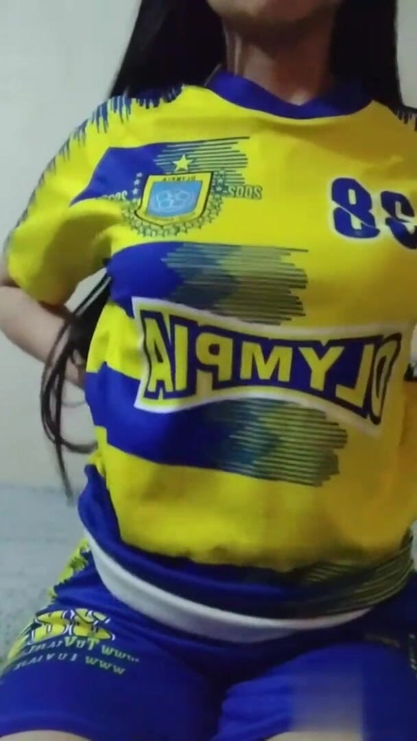 Naughtyteen8276: Un jucător de fotbal sexy dansează bogat