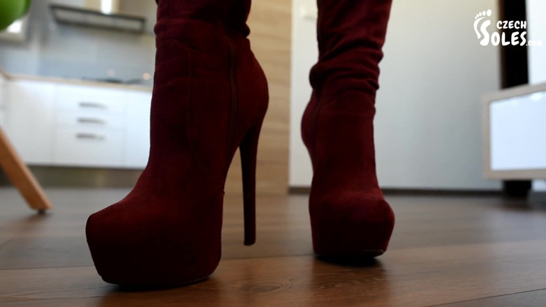 Czech Soles - foot fetish content: POV 거유의 발과 하지만 분쇄