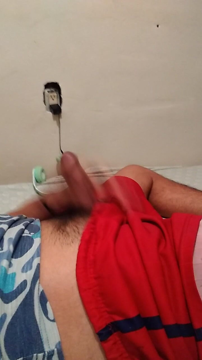AlexAlejandro13: Chico caliente en cama