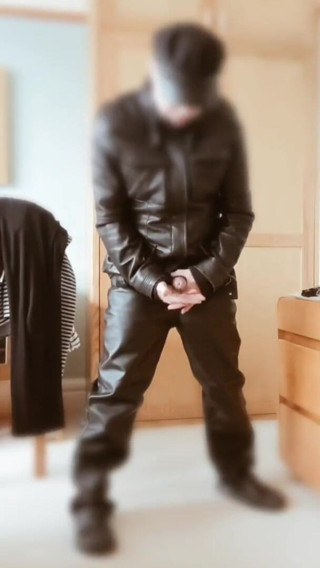 Bellhead: One minute leather jerk