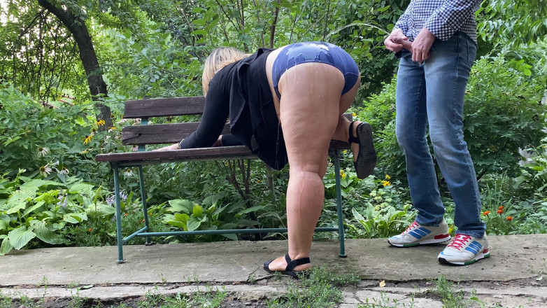 OurFetishLife: Macecha nechala svého nevlastního syna čůrat na její nádherný zadek v...