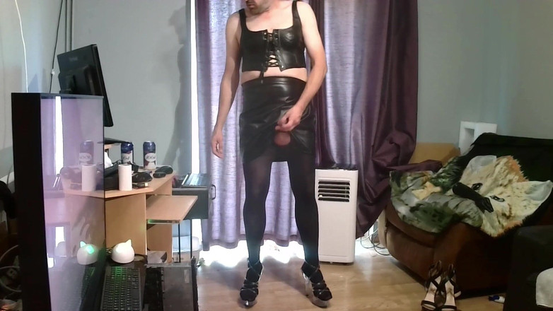 Maninboots: Manin stivali con un giocattolo anale pulsante