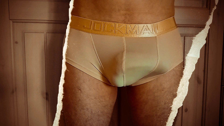 TheOldBigThing: Sentuh terluar di tempat awam. Alatnya berdenyut apabila dia memunggah...