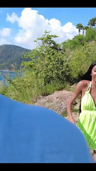 O Am găsit o uimitoare transsexuală de 18 ani Barbie de ciocolată pentru futai la plajă!