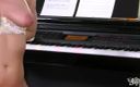 Trans Angels: Trans Angels - शरारती छात्रा kate England अपनी पियानो टीचर jessica Foxx को अपनी तंग चूत चोदने देती है