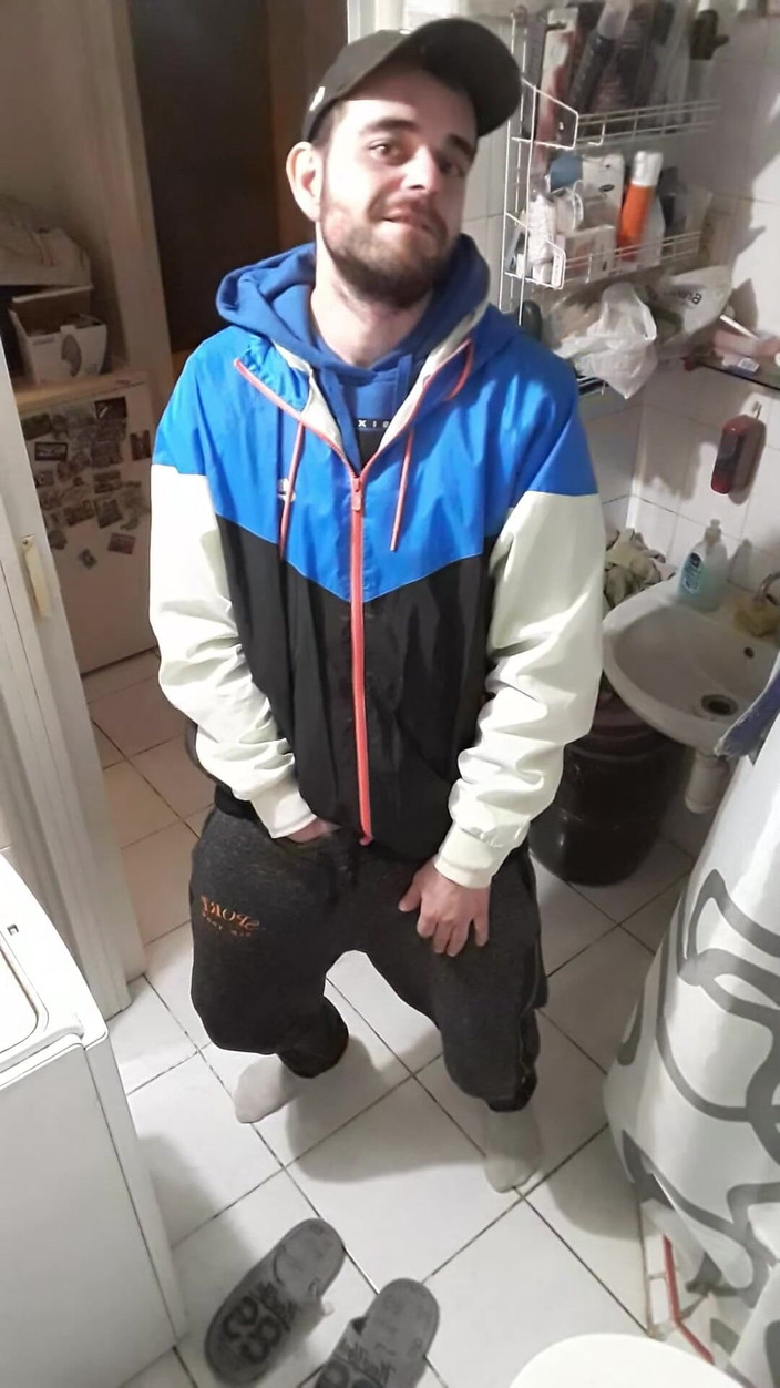 jerkofflover: मैं बाथरूम में अपने पूर्व प्रेमी को झटके दे रहा हूं क्योंकि वह सो गया और मुझे देने वाला कोई नहीं था