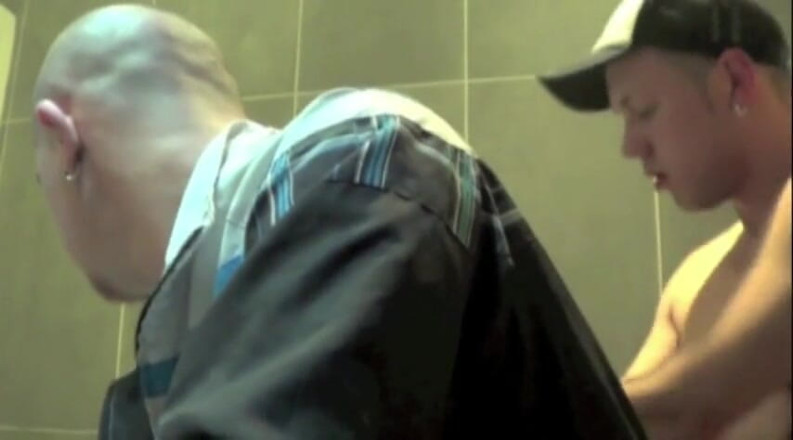 Sneaker gay: Straight Arab scally boy fuck a gay in jogging