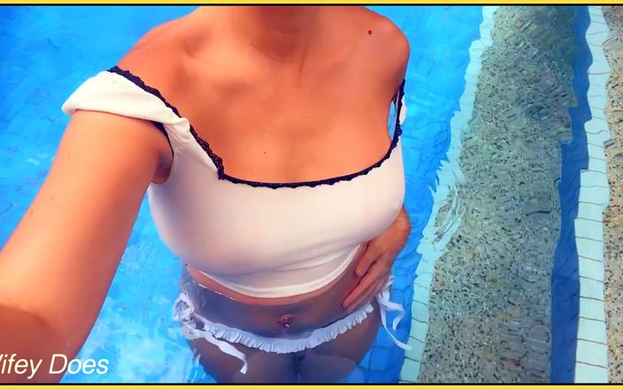 Wifey Does: Wifey Goes Braless in the Hotel Pool