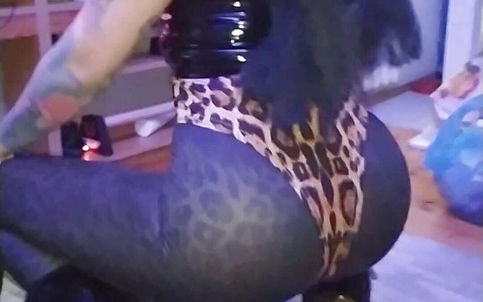 Latex pervers: Bogini Katrix dupa twerking kompilacja