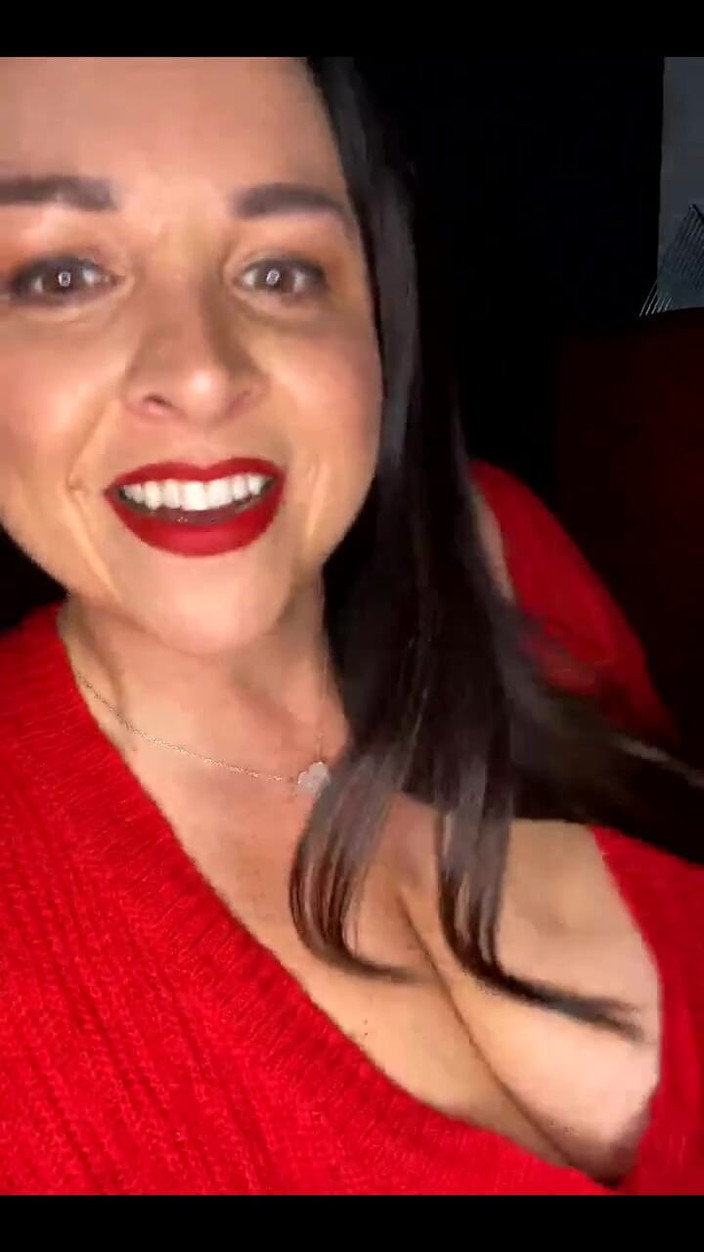 Amanda Thickk:  Amanda Thickk स्ट्रीम