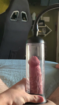 Joacă cu noua mea pompă de penis