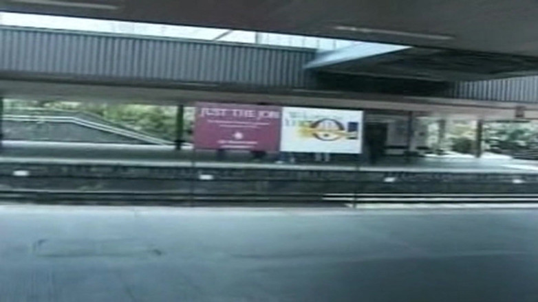 British Blue Movies: Big Omar's British Adventures: Pantat montok (2001)