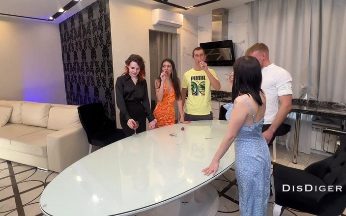 Dis Diger: Velká sexy orgie přímo na večírku